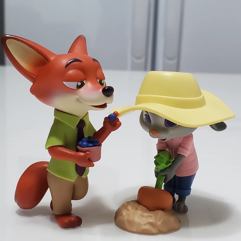 Zootopia Figures (Nick & Judy) + 1 FREE Figure - Picture 2 of 2